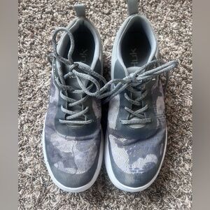 Huk Men’s boat shoe size 8